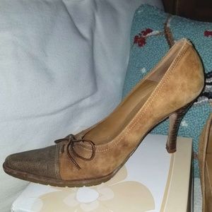 BeBe Suede pumps tan/camel sz 7
